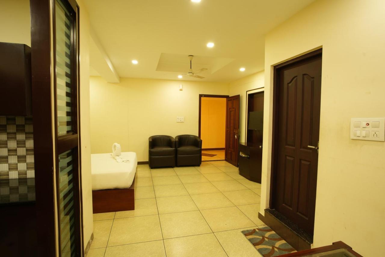 K V Suites Kochi Exterior photo