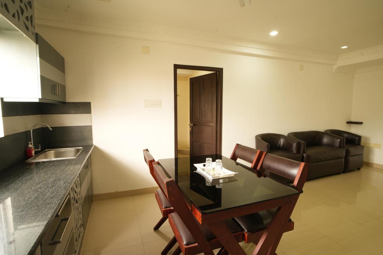 K V Suites Kochi Exterior photo