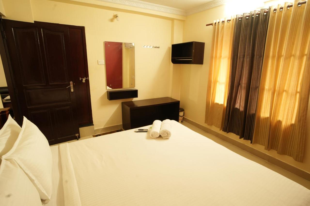 K V Suites Kochi Exterior photo