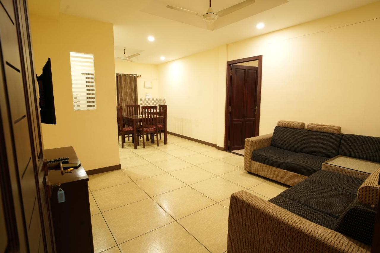 K V Suites Kochi Exterior photo