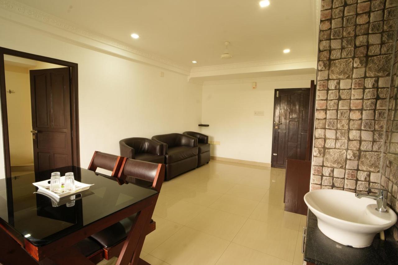 K V Suites Kochi Exterior photo