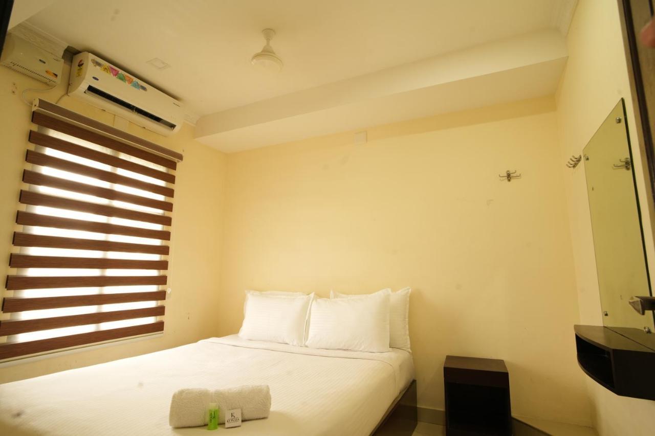 K V Suites Kochi Exterior photo