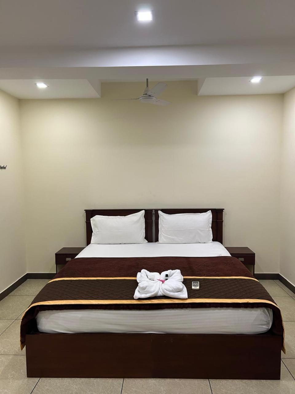 K V Suites Kochi Exterior photo