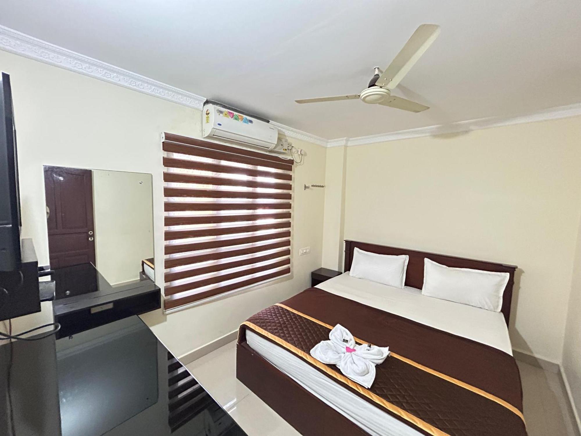 K V Suites Kochi Exterior photo
